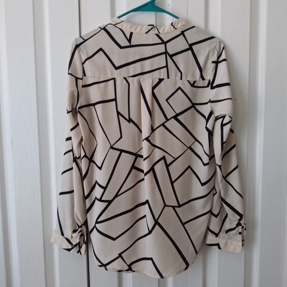 Forever 21 Cream and Black Top Size Small - Picture 2 of 6